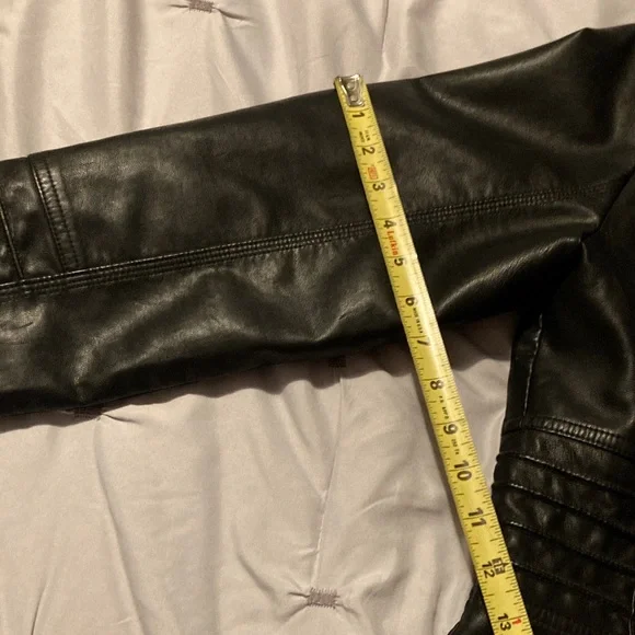 Women's Tanming Black Leather Jacket - Picture 7 of 10